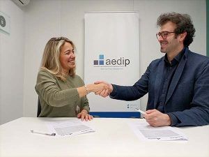 Ana López, Directora General de Q-safety y José Gil, Secretario General de AEDIP