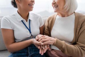 Cuidar a quien cuida: herramientas de bienestar emocional para profesionales de cuidados
